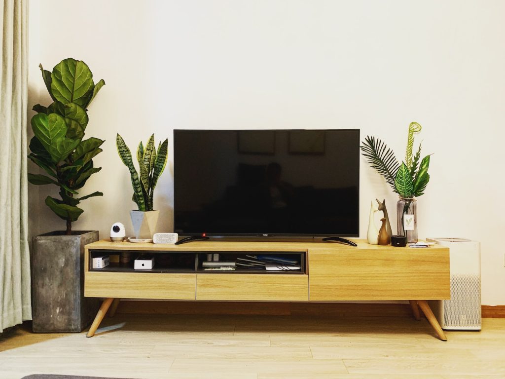 how high should TV stand be in living room